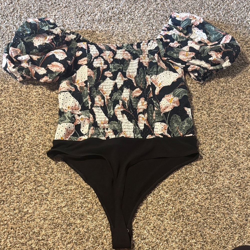 LIKE NEW! Express floral bodysuit! - Picture 6 of 7